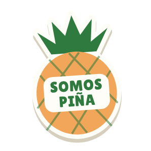 Clac con forma de una piña y el texto «SOMOS PIÑA»